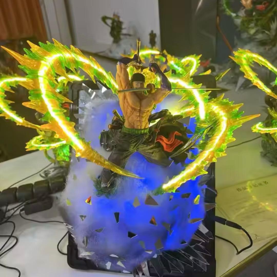 ワンピース ロロノア・ゾロLEDライト付きフィギュア