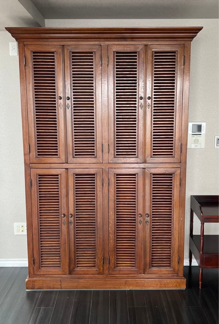 送料込　フラマン (FLAMANT)のキャビネット　上下分解可能