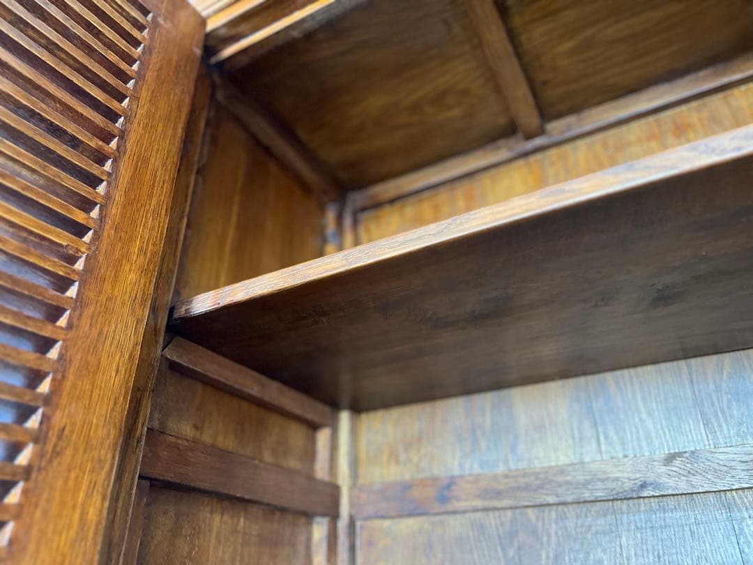 送料込　フラマン (FLAMANT)のキャビネット　上下分解可能