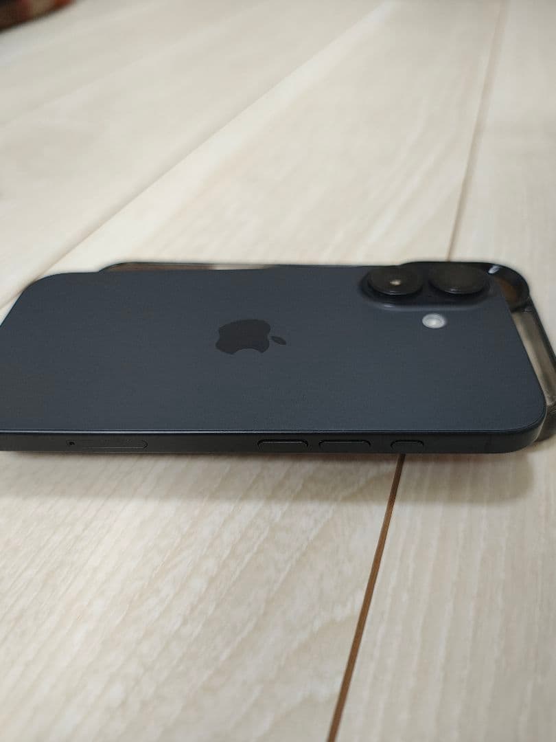 SIMフリー　iPhone16 128GB ブラック ケース付き　フィルム貼付済