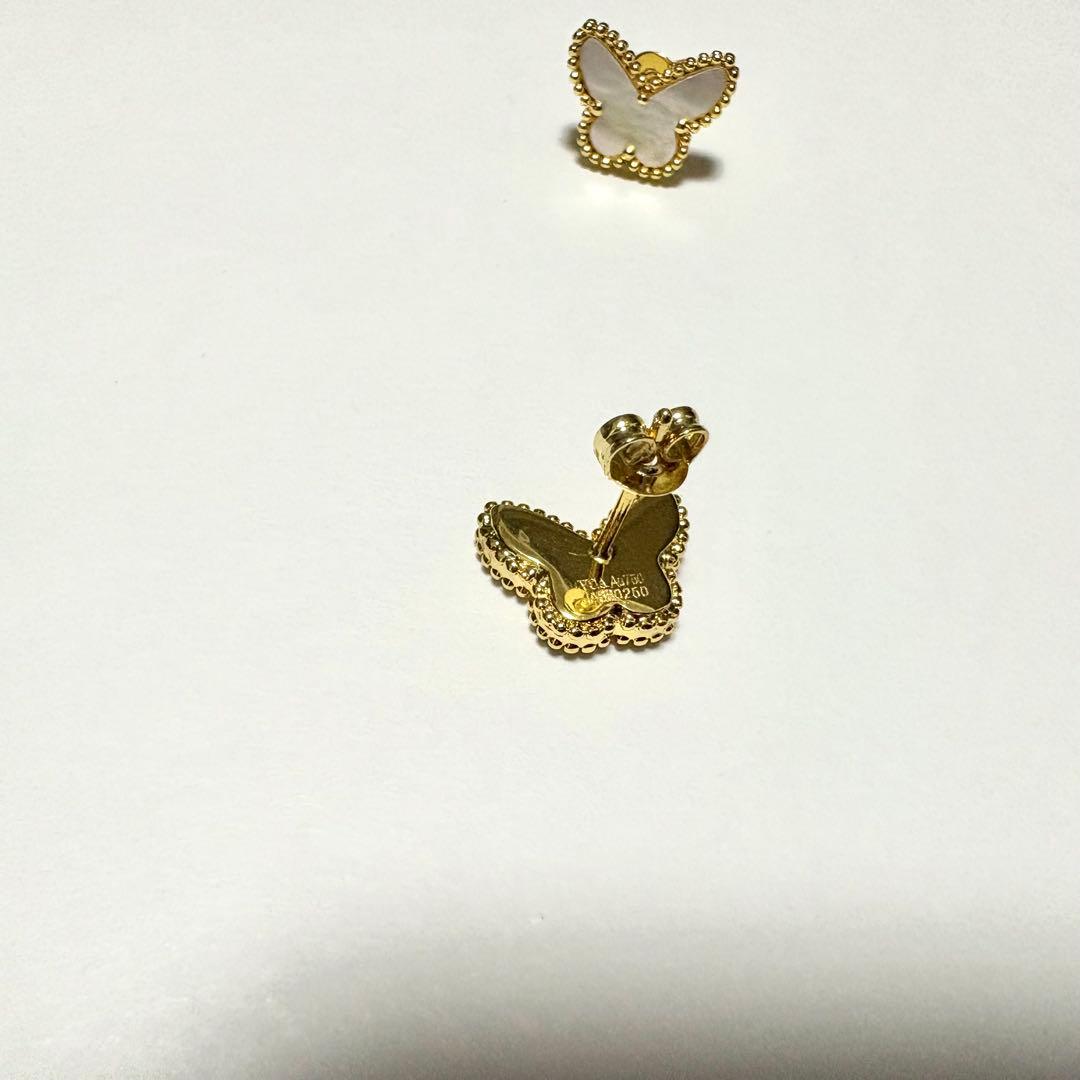 バタフライピアス