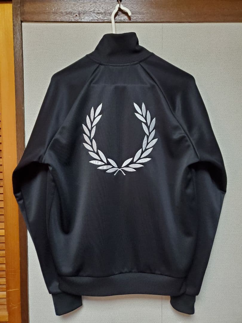も*ん様 FRED PERRY　トラックジャケット　Sサイズ