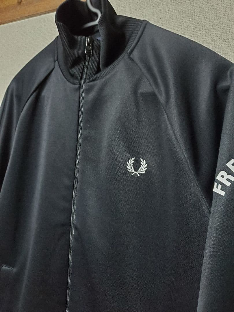 も*ん様 FRED PERRY　トラックジャケット　Sサイズ