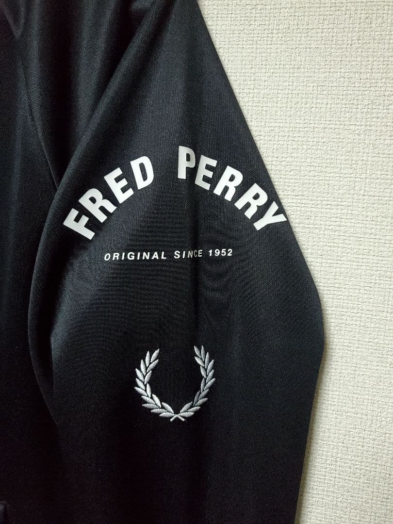 も*ん様 FRED PERRY　トラックジャケット　Sサイズ