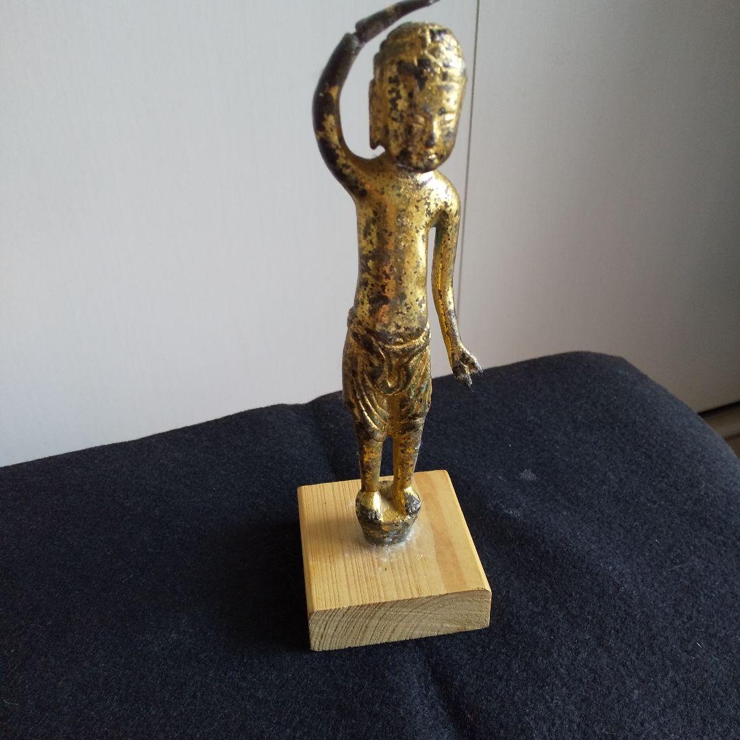 古代の金色の仏像