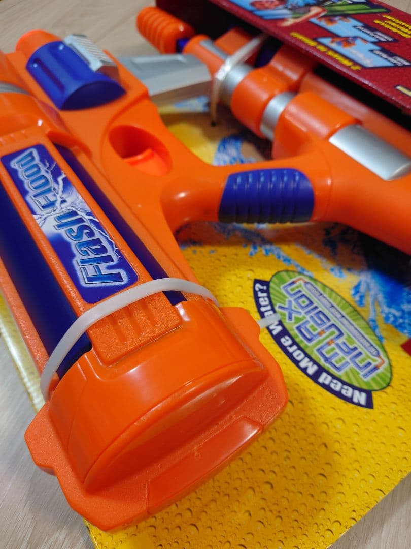 【未使用・廃盤】フラッシュフルード スーパーソーカー 水鉄砲 強力