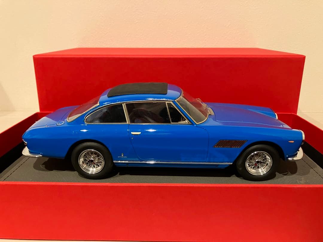 1/18 BBR フェラーリ 330 GT 2+2