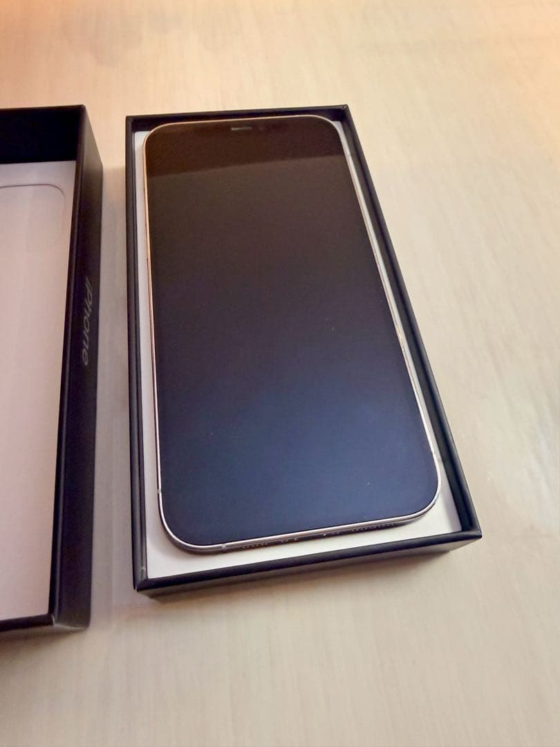 Apple iPhone 12 Pro シルバー 本体、箱付き