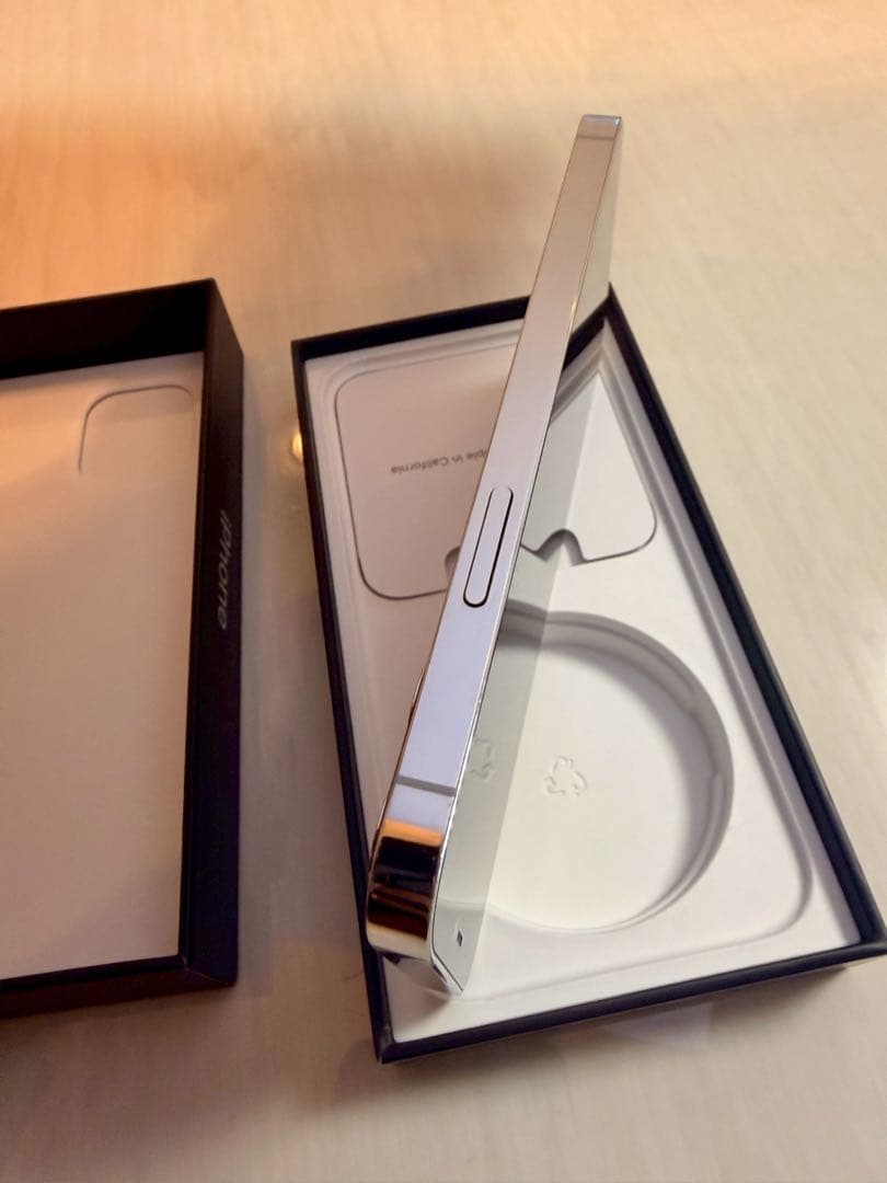 Apple iPhone 12 Pro シルバー 本体、箱付き