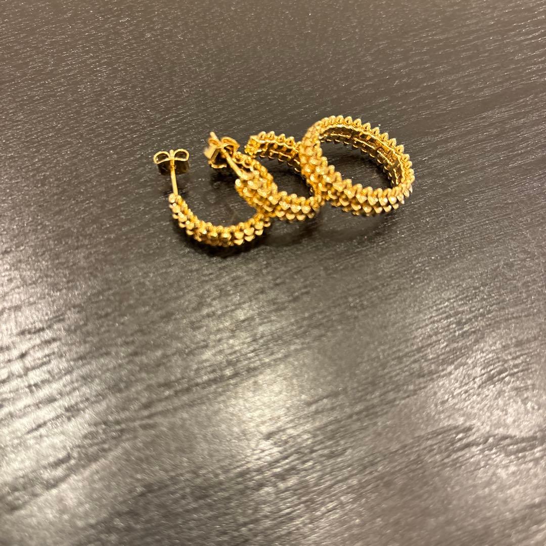 指輪（リング）　ピアス　セット　動くパーツ　 ゴールド色