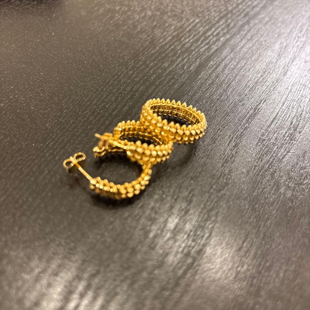 指輪（リング）　ピアス　セット　動くパーツ　 ゴールド色