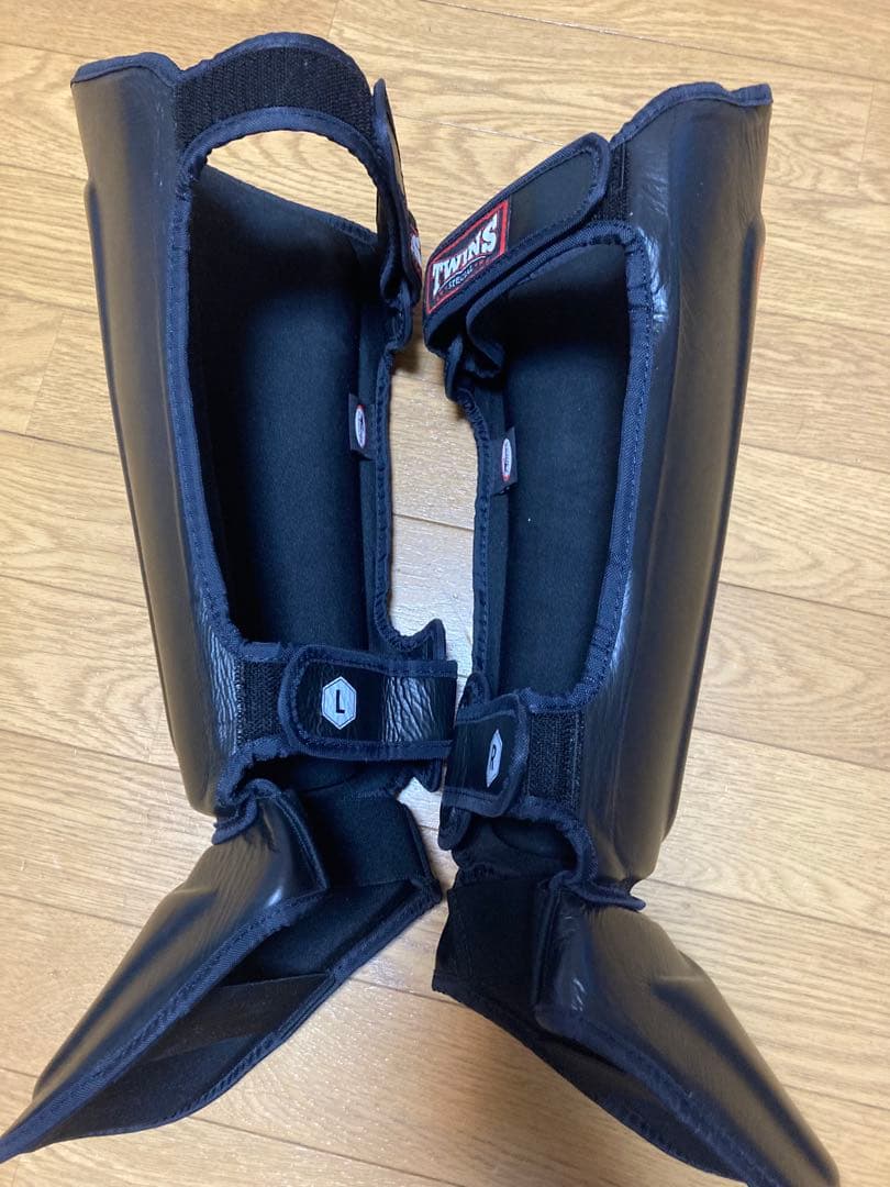 超軽量 レガース 脛当て キックボクシング ツインズ レッグガード　Lサイズ