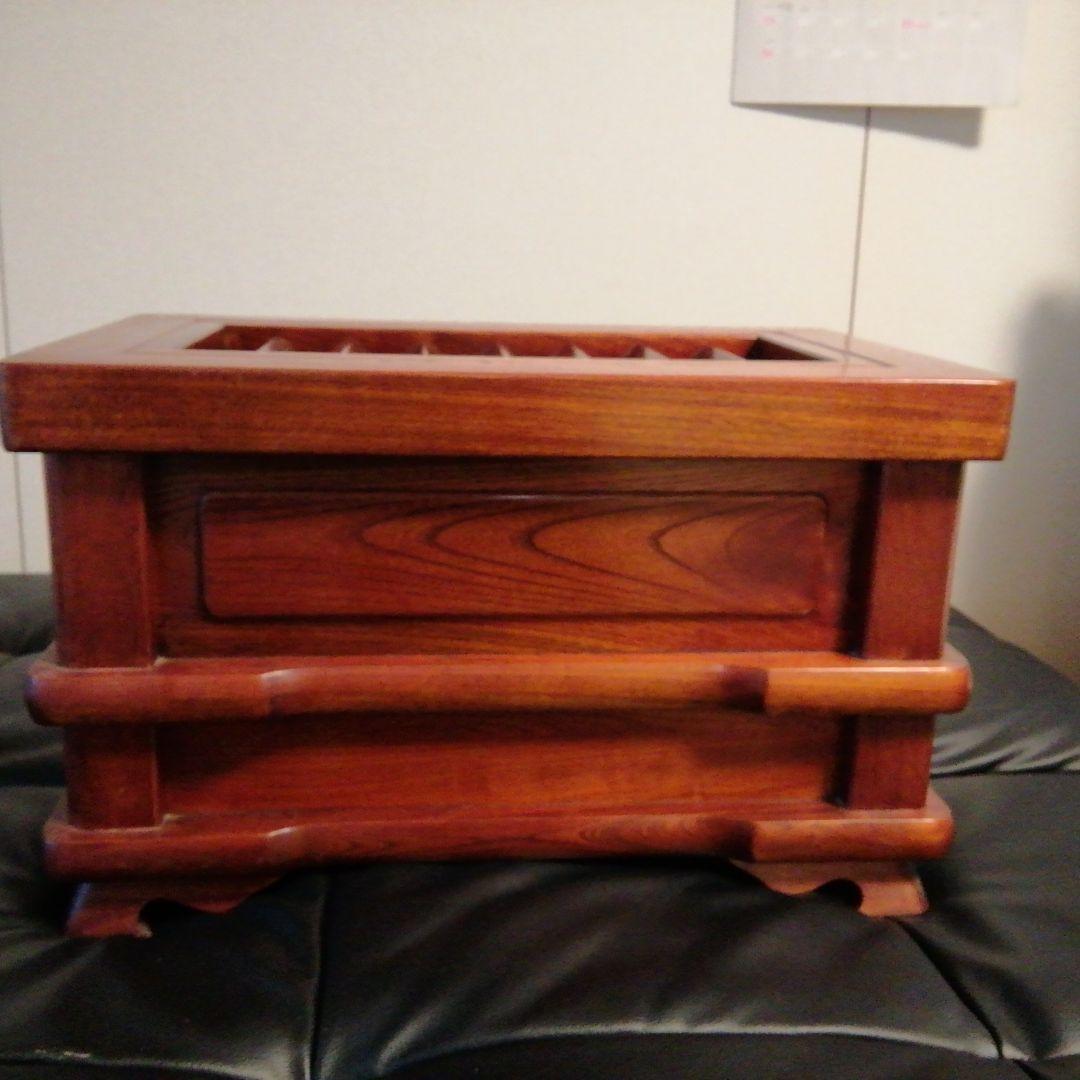 賽銭箱　欅(けやき)