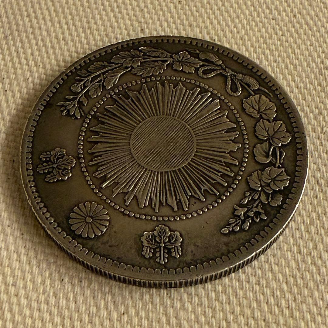 日本 銀製旧貨幣 一圓 龍の彫刻　明治三年 大日本 