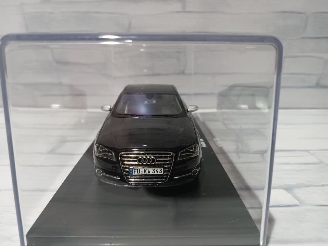 1/43 シュコー　アウディ　S8 セダン　ミニカー　ブラック