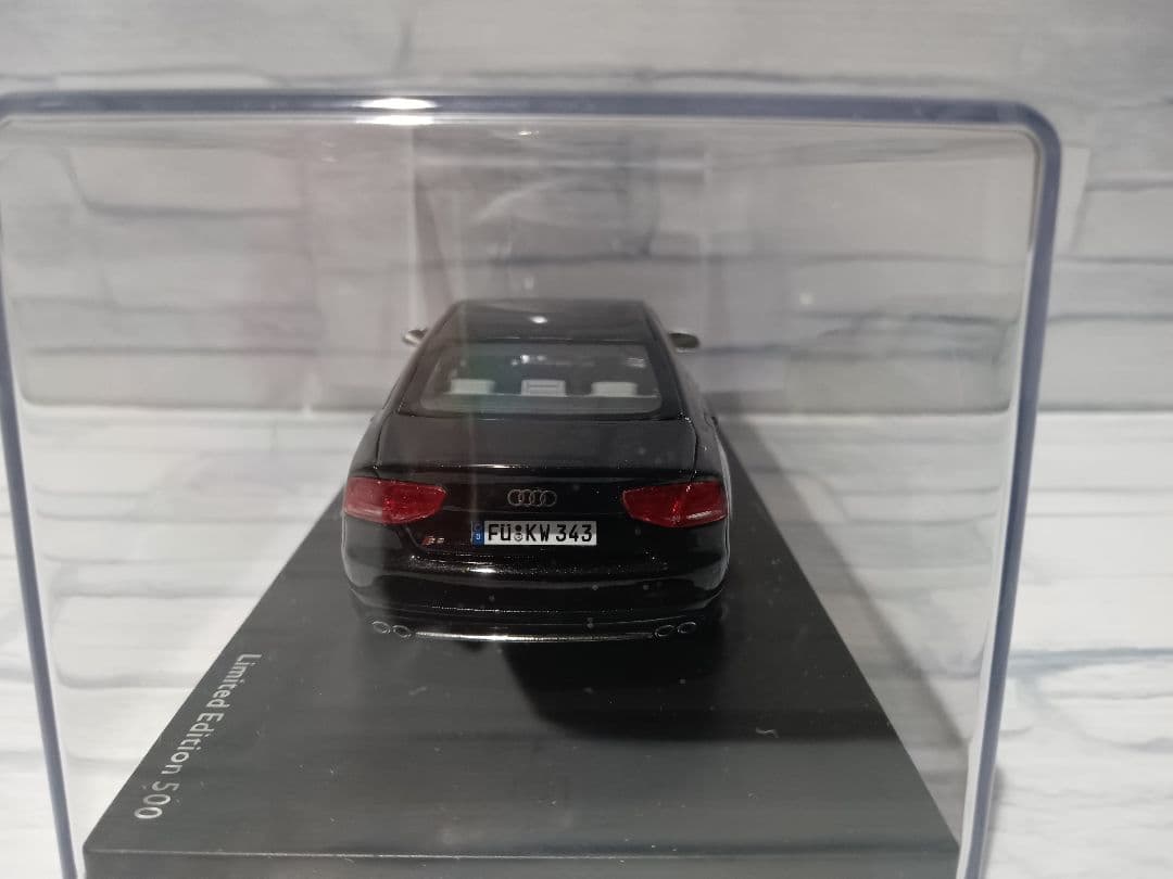 1/43 シュコー　アウディ　S8 セダン　ミニカー　ブラック