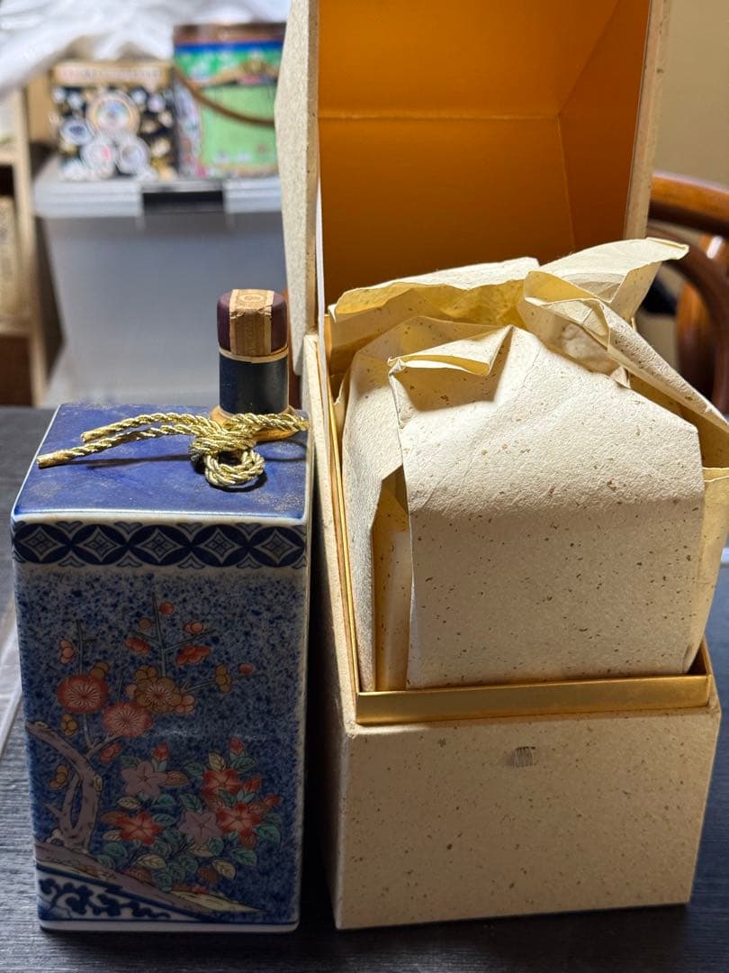 サントリー スペシャルボトルコレクション ウイスキー染錦吹墨狛犬草花文