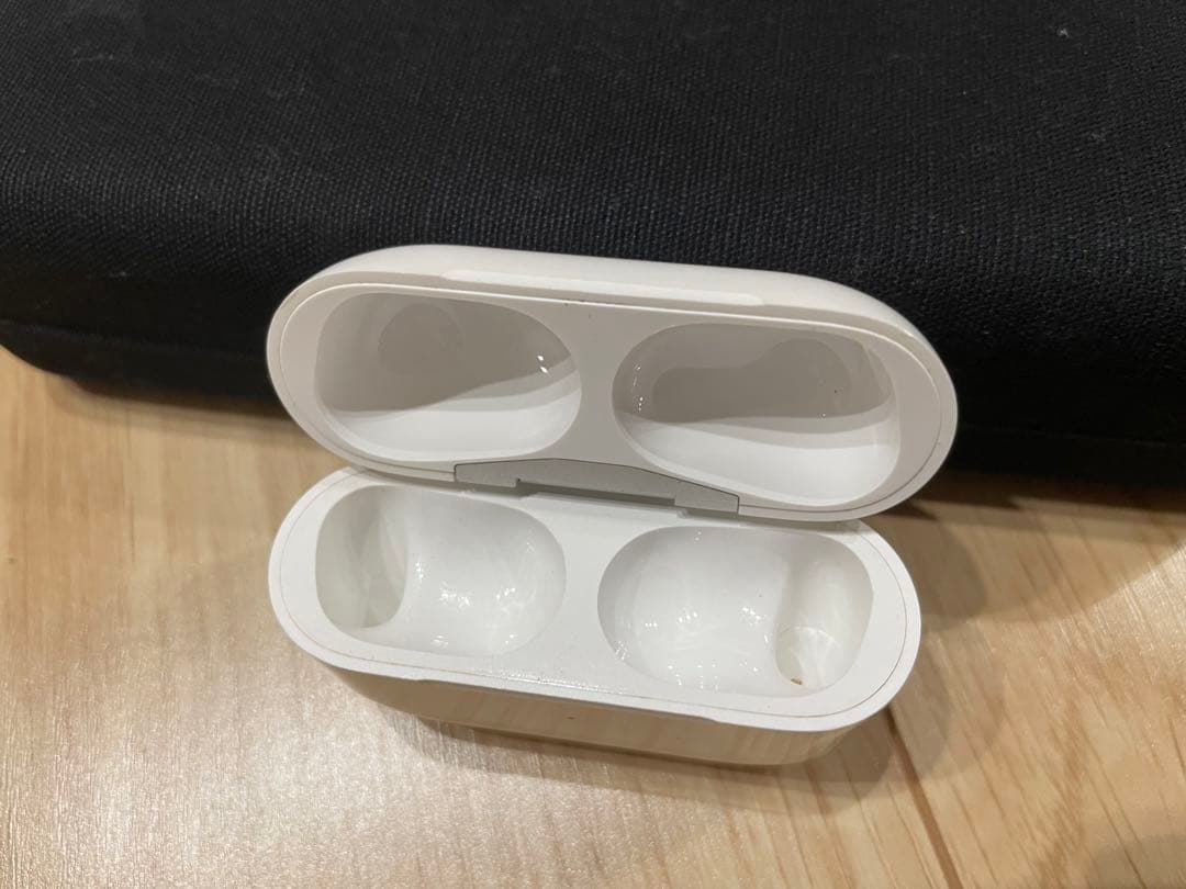 AirPodsPro 第1世代 MWP22J/A 右耳ノイズあり