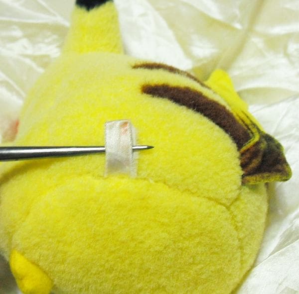 (●゜ω゜●) ピカチュウ ぬいぐるみ 初期ピカ トミー おなかを押すとなくヨ!