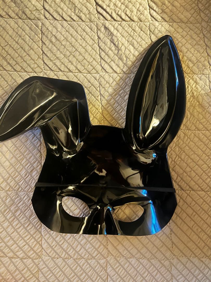 女王蜂　ウサギお面