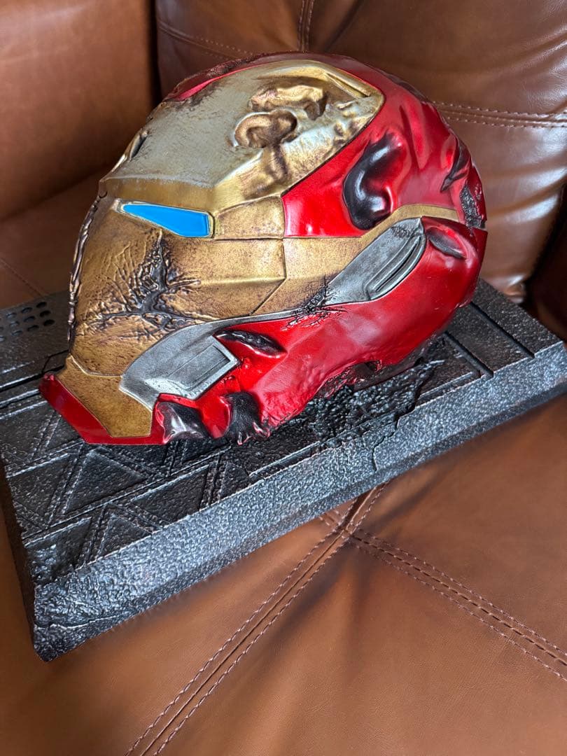 アベンジャーズ/エンドゲーム　アイアンマン　マーク50 バトルダメージヘルメット