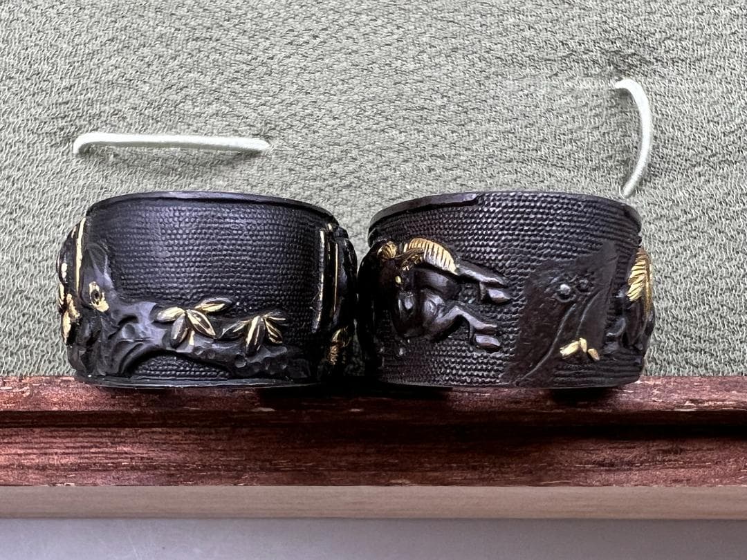 【海】江戸明治期　日本刀装具 人物馬文　金象嵌　縁頭　２点　骨董品　美術品