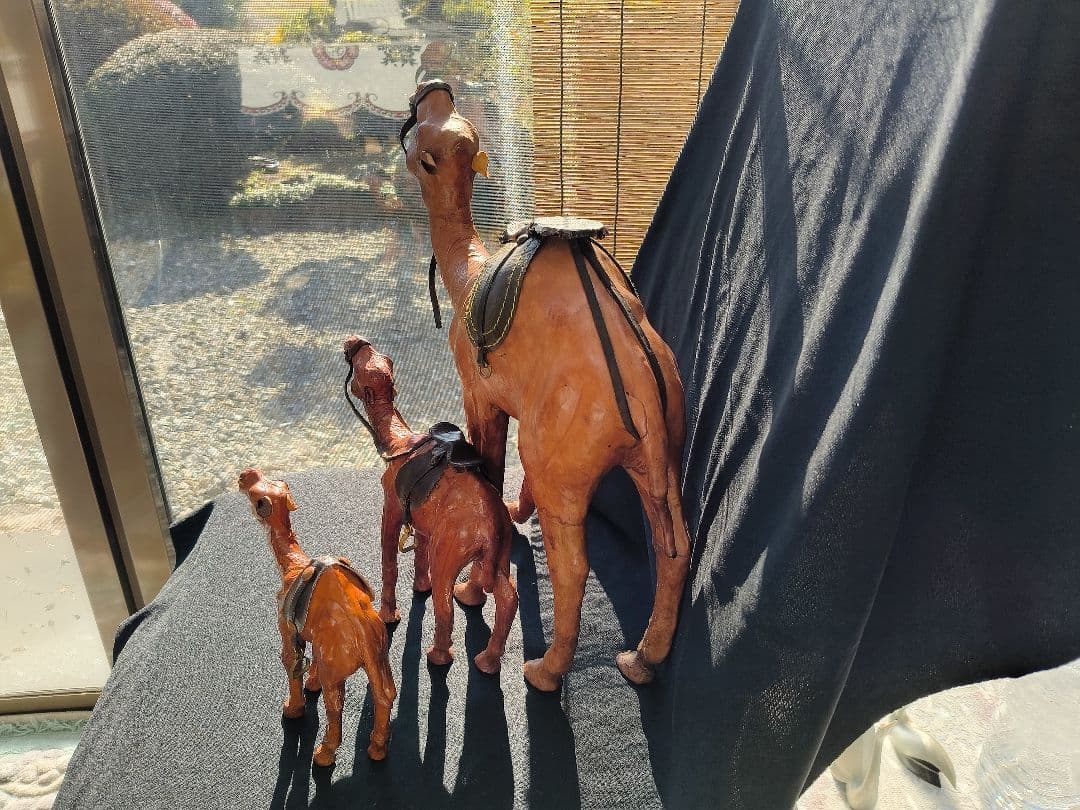 ラクダ、レザーの置物3体セット