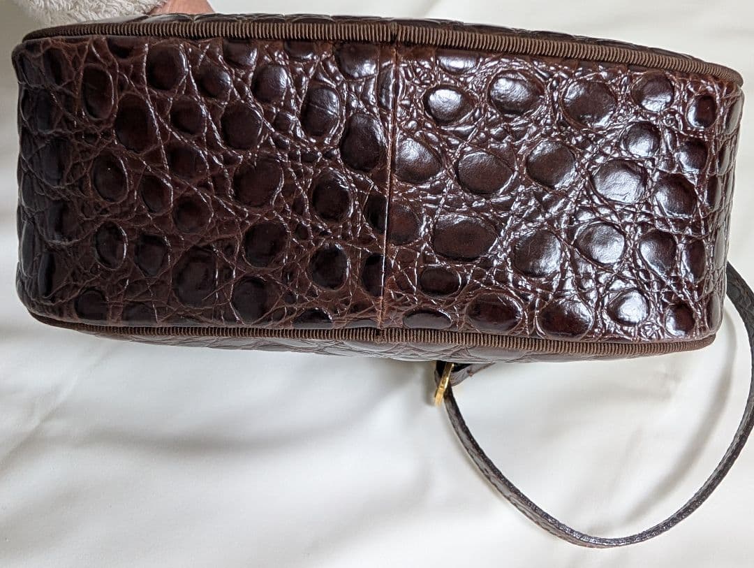 フェラガモ　ダークブラウン クロコダイル風 ショルダーバッグ