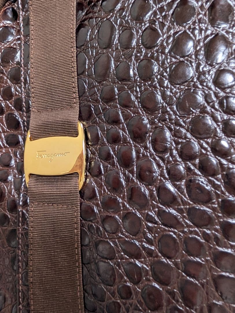 フェラガモ　ダークブラウン クロコダイル風 ショルダーバッグ