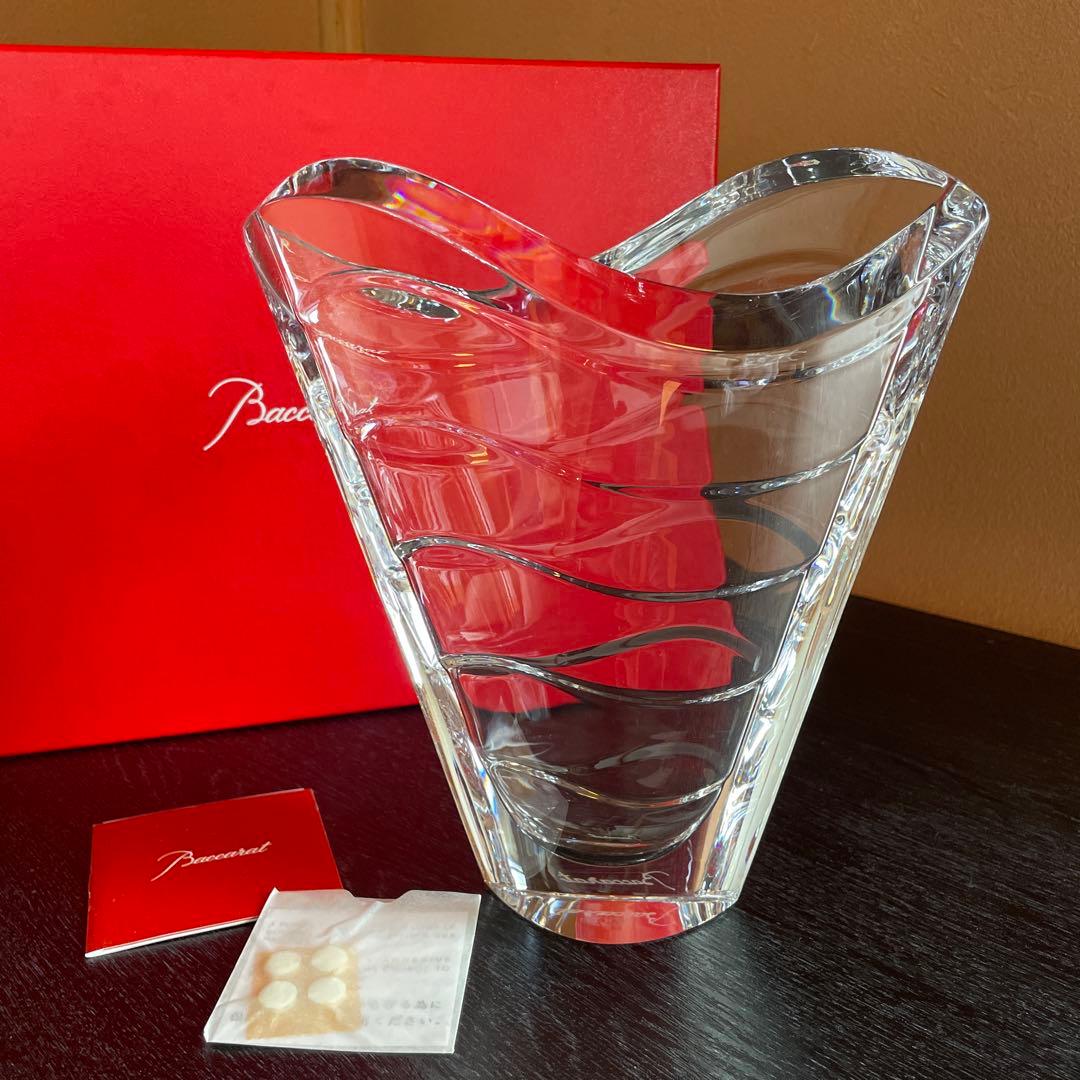 引*離様 【新品・未使用品】バカラ ウエーブ 花瓶 箱付き