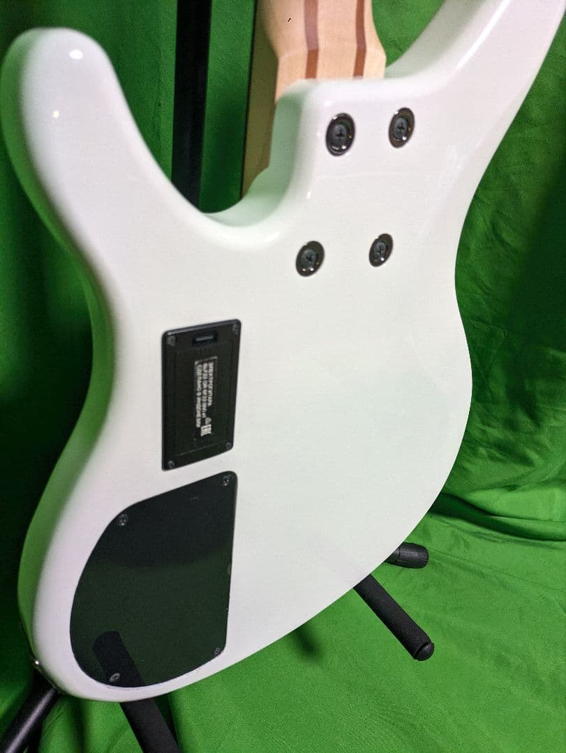 ヤマハ YAMAHA TRBX 304 ホワイト 付属品付き