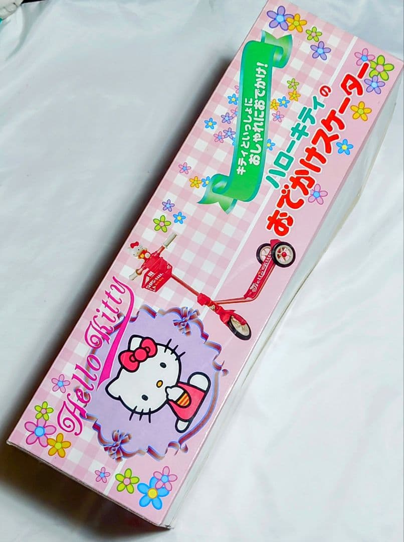 サンリオハローキティおでかけスクーター、他グッズ。