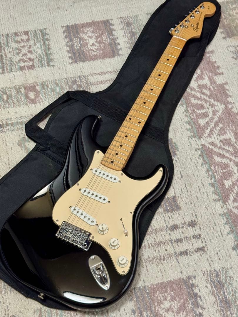 Squier by Fender スクワイヤーのストラト 黒色 メイプルネック