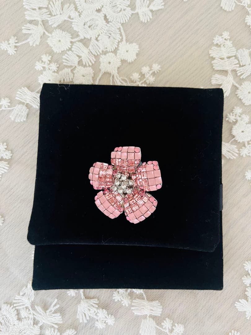 ✴︎美品✴︎Foxey フォクシー　お花ブローチ