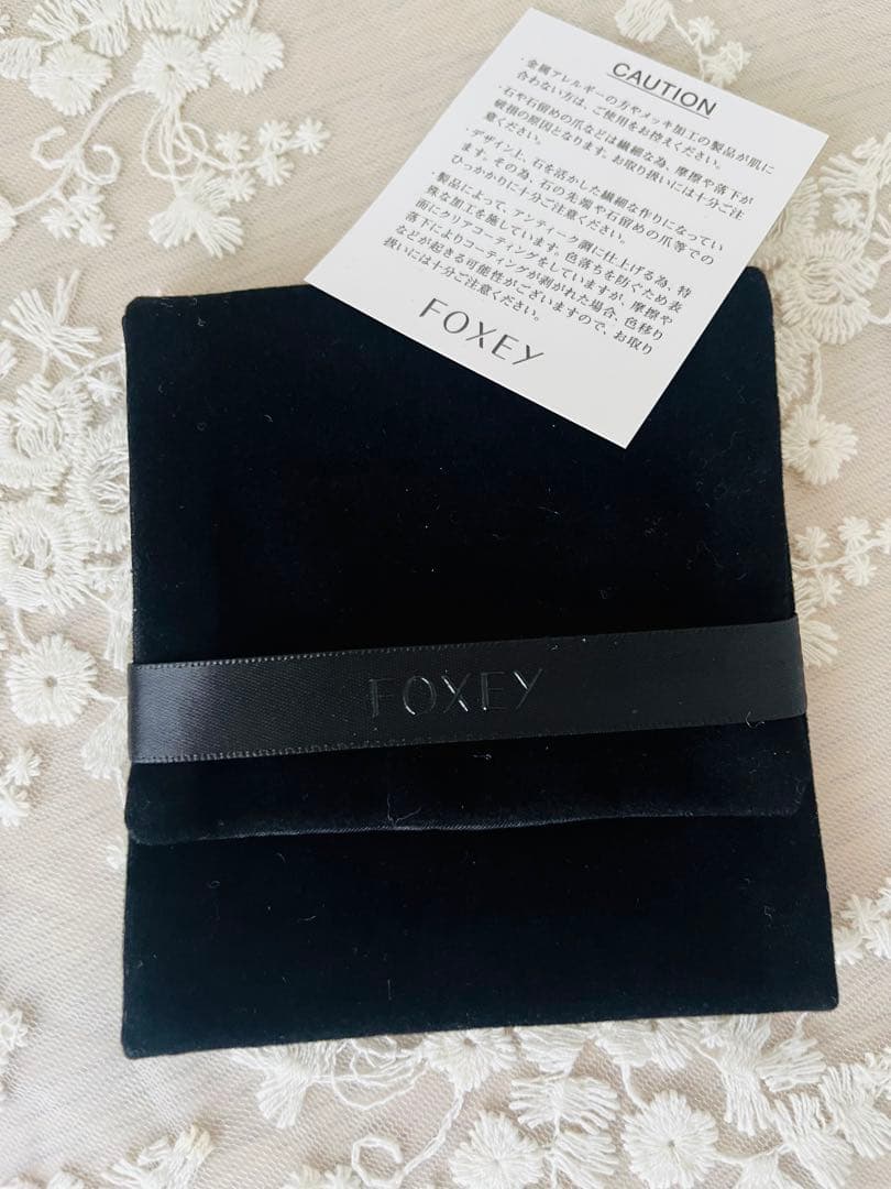 ✴︎美品✴︎Foxey フォクシー　お花ブローチ