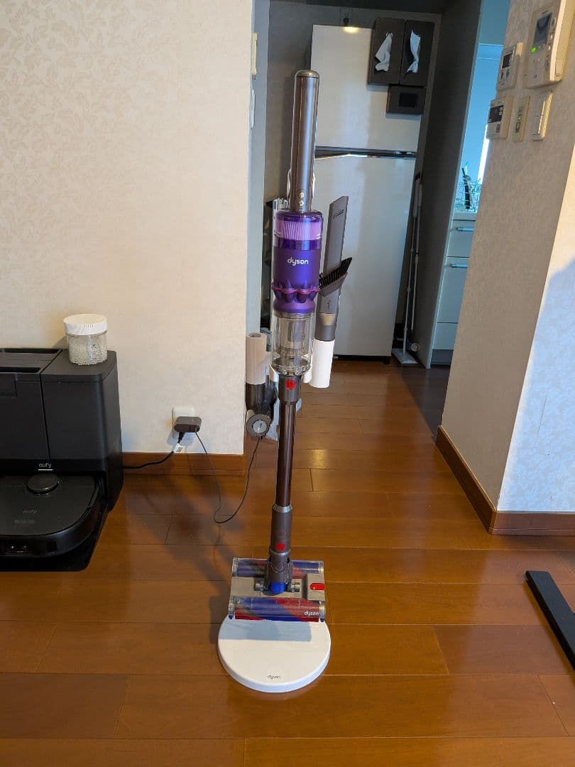 ダイソン dyson スティック掃除機 充電スタンド付き 美品