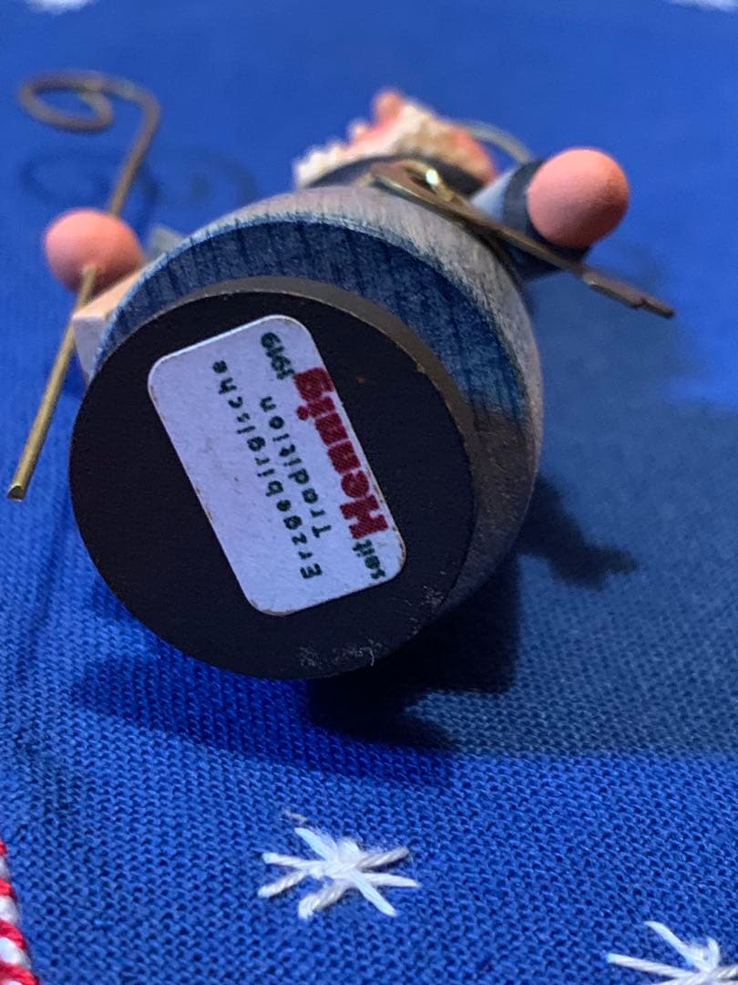 ドイツ製　木製人形　エルツ　ヘニッシユ工房の聖家族と羊飼い牛さんの可愛いセット！