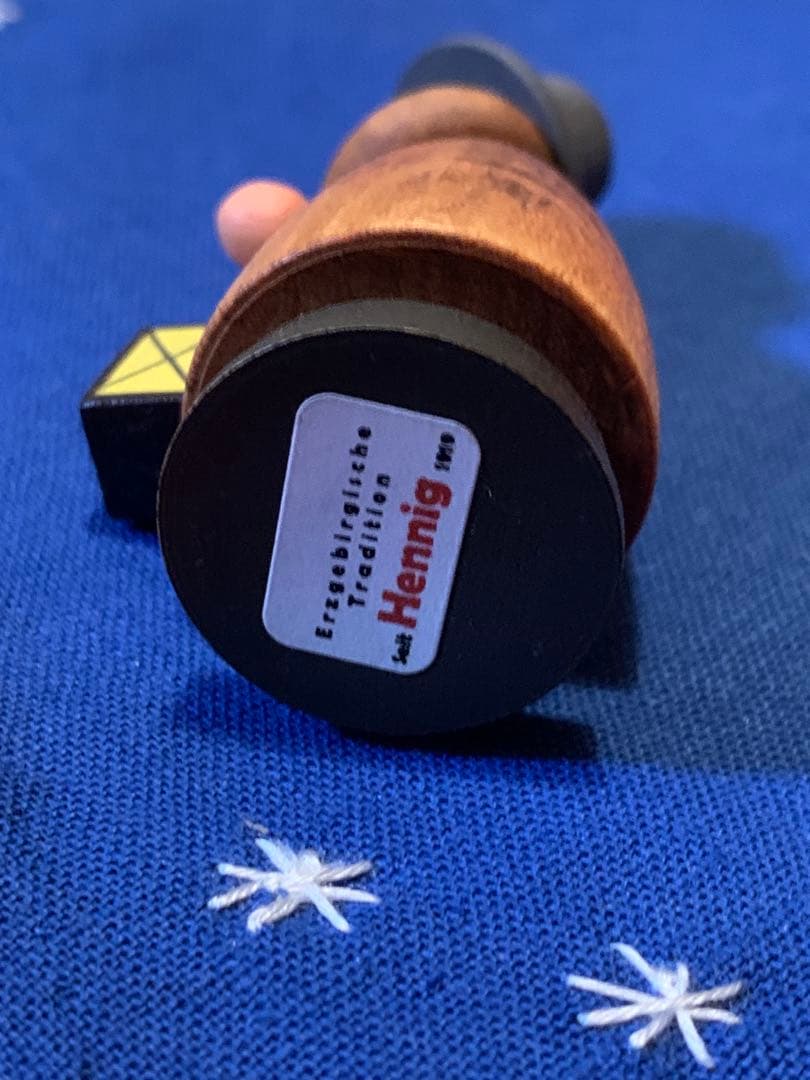 ドイツ製　木製人形　エルツ　ヘニッシユ工房の聖家族と羊飼い牛さんの可愛いセット！