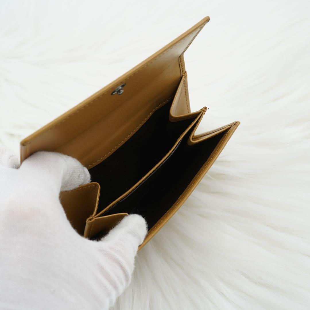 未使用品　箱付き　GUCCI グッチ　折り財布　レザー　シルバー金具　キャメル