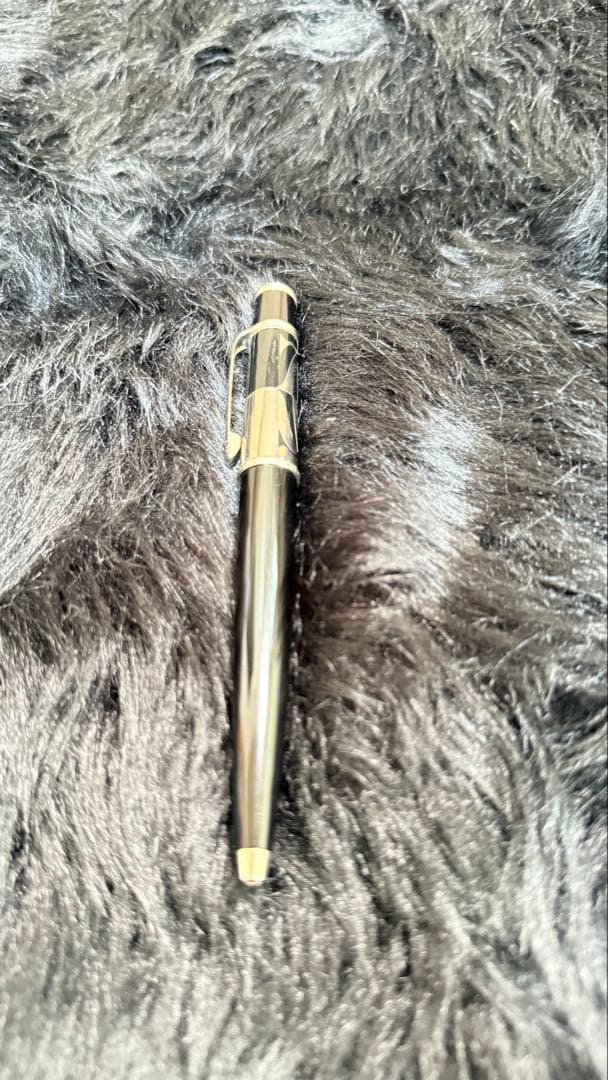 カルティエ　ロゴ入りボールペン