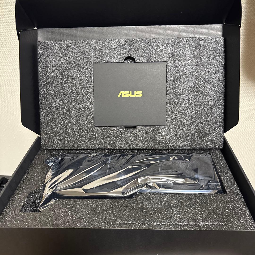 ASUS Radeon RX9060XT 16GB OC 3ファン 動作品　美品