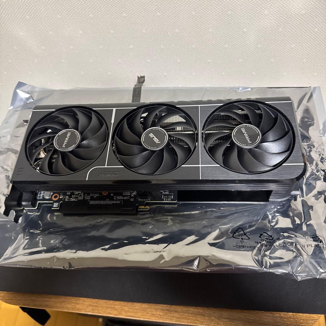 ASUS Radeon RX9060XT 16GB OC 3ファン 動作品　美品