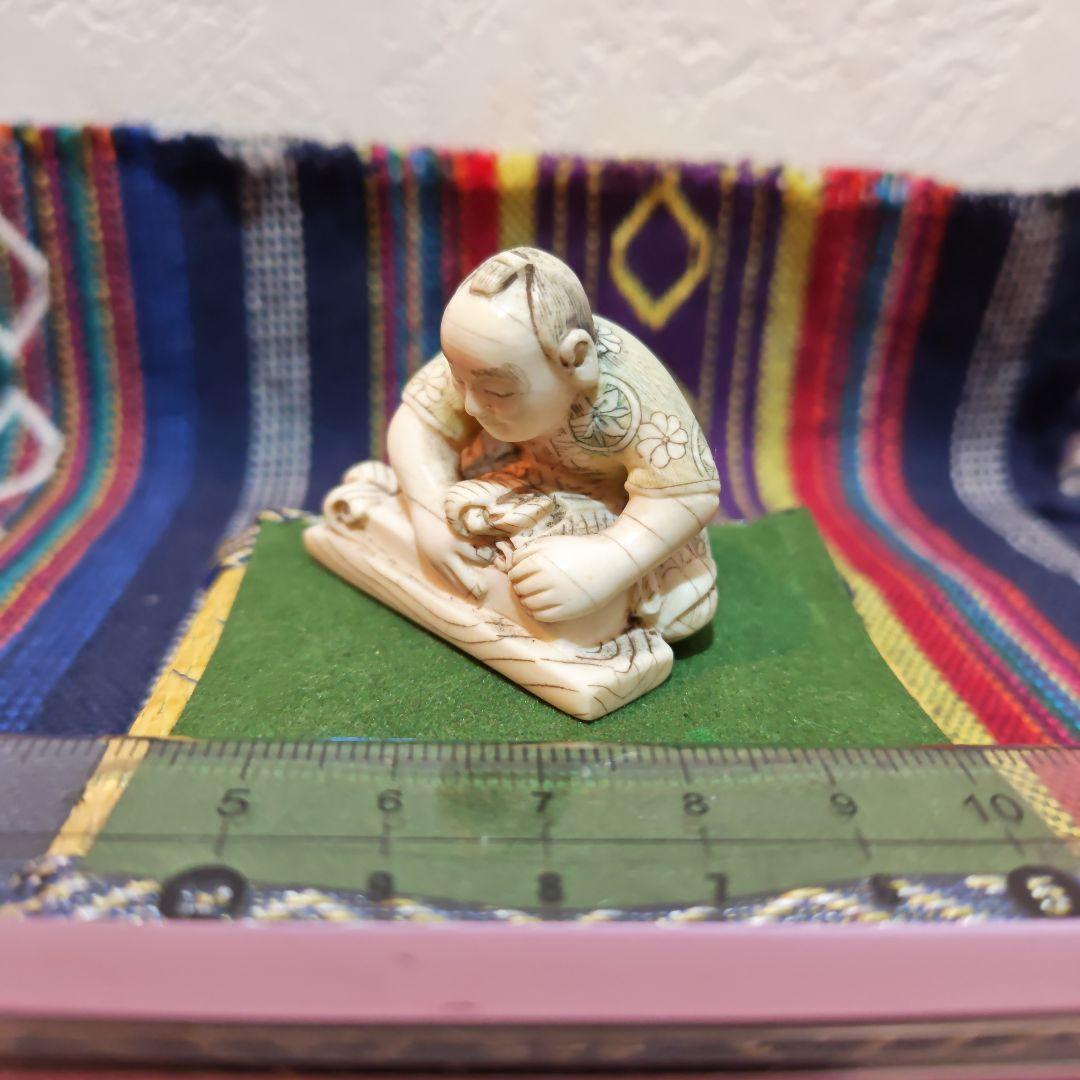 時代提物 彩色人物根付 天然素材 在銘【江戸の暮らし】高さ約4cm 重さ約28ｇ