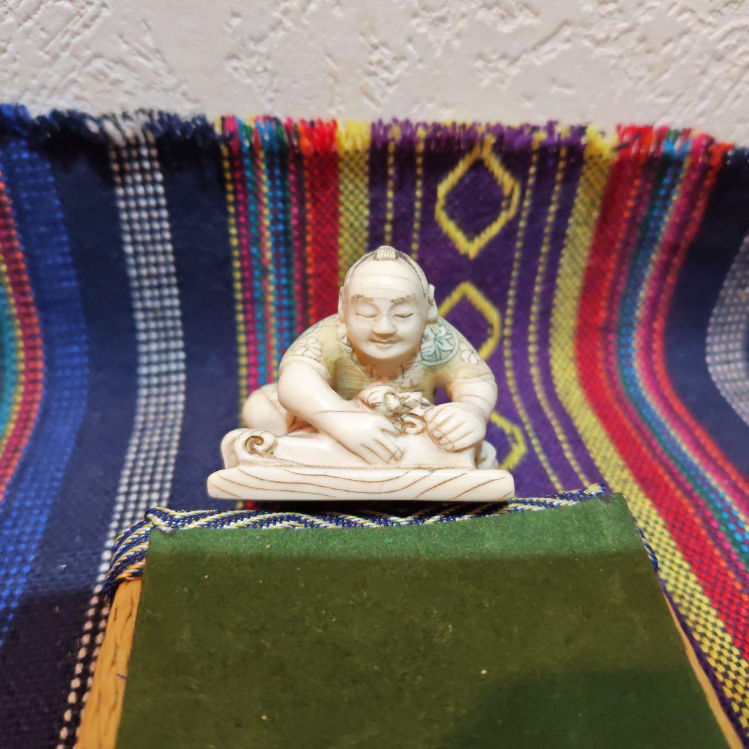 時代提物 彩色人物根付 天然素材 在銘【江戸の暮らし】高さ約4cm 重さ約28ｇ