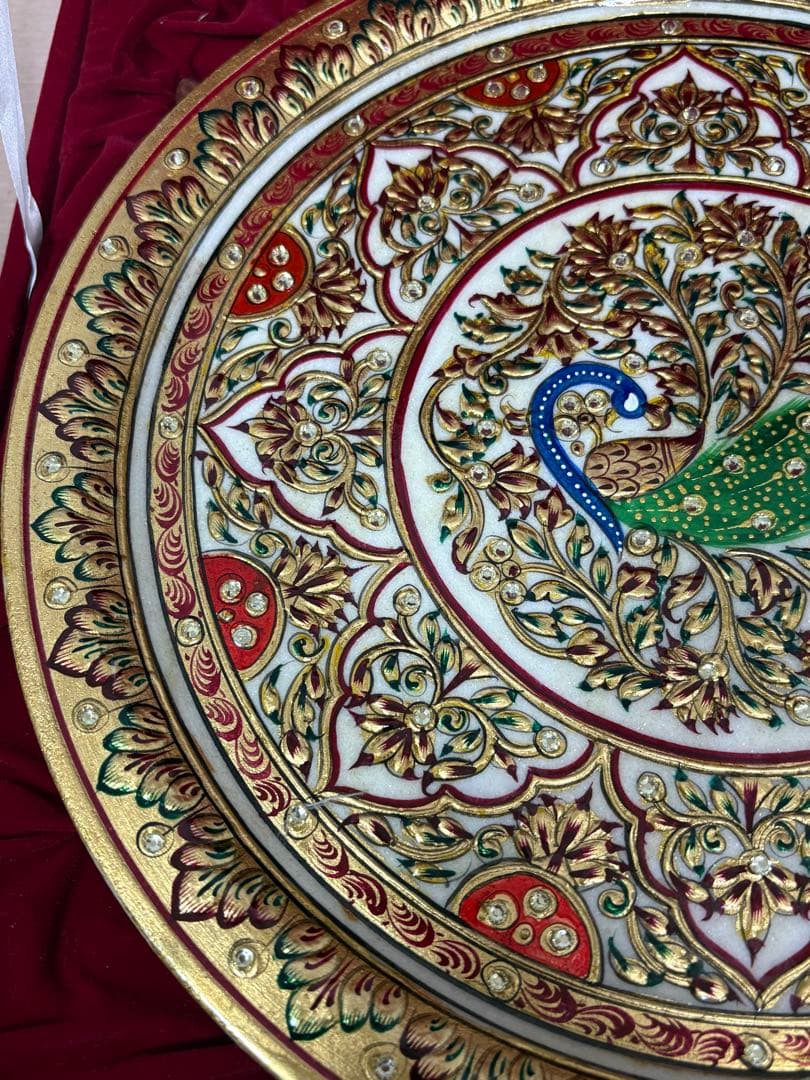 孔雀デザインの装飾皿　インド　india 大理石　金細工　美術　芸術　伝統工芸