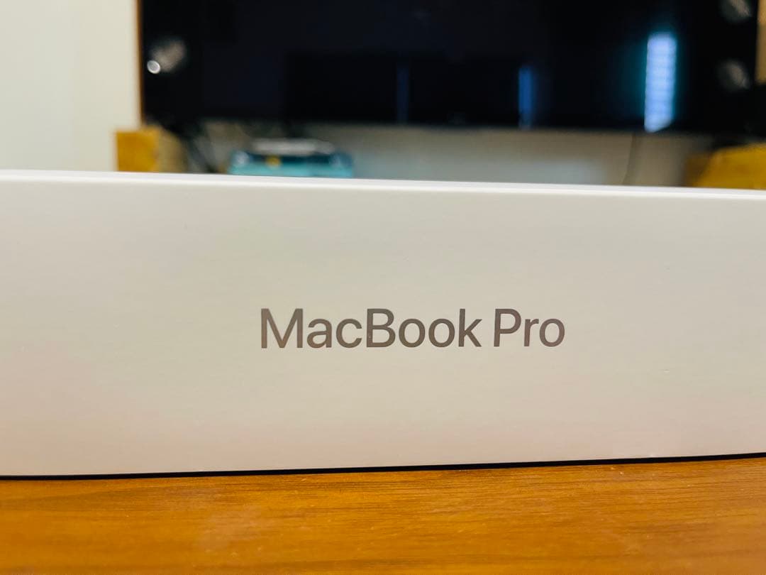 ほぼ未使用Apple MacBook Pro13インチ M1 512GBシルバー
