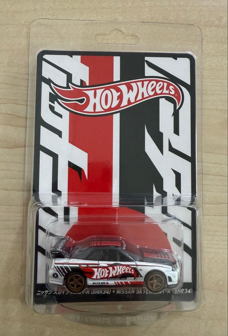 【新品未開封】　NISSAN SKYLINE GT-R(BNR34) 右向き