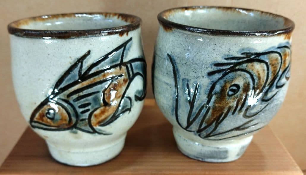 【本物保証】金城次郎 湯呑(魚紋,海老紋）共箱 栞 人間国宝 壷屋焼 やちむん