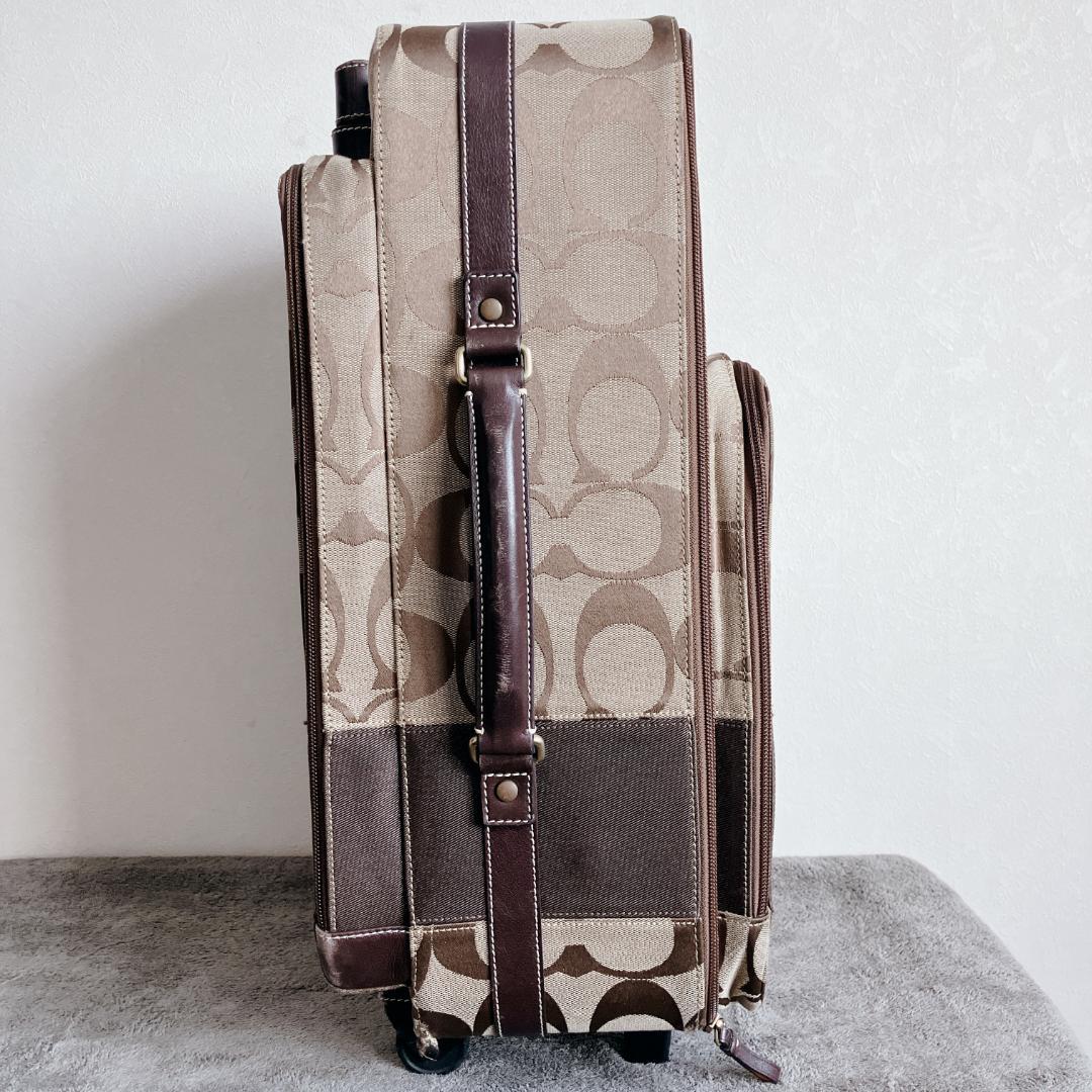 イブちゃん　COACH コーチ　キャリーケース スーツケースシグネチャー