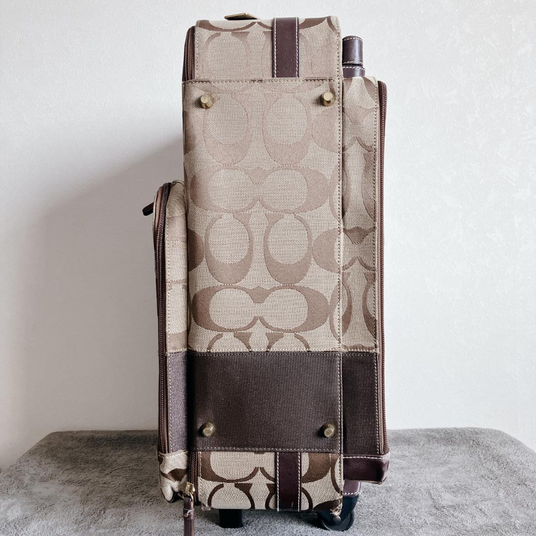 イブちゃん　COACH コーチ　キャリーケース スーツケースシグネチャー